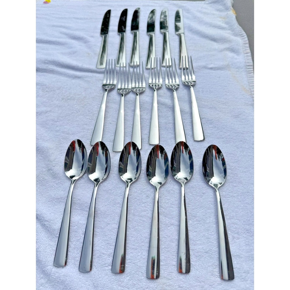 Oneida Stainless Flatware Set 18 Pc Service for 6 Spoons Forks Knives China